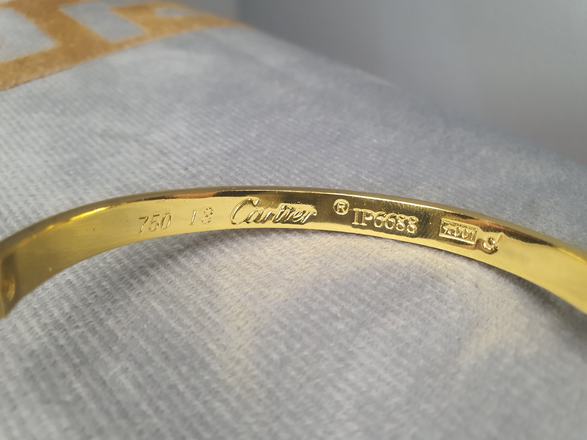 Luxury Gold Bangle with Sparkling Crystals for Women - Mux E Mart