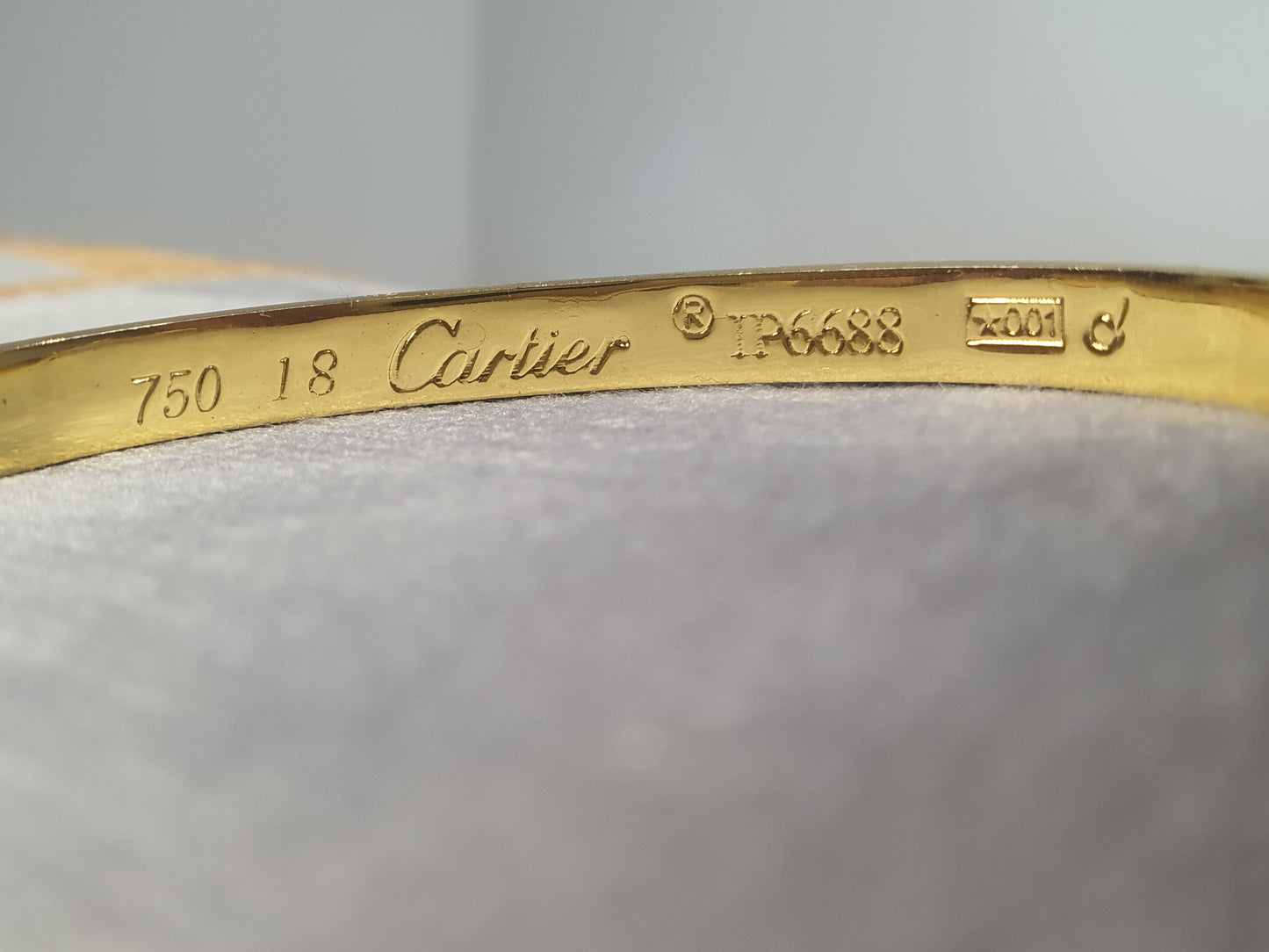 Luxury Gold Bangle with Sparkling Crystals for Women - Mux E Mart