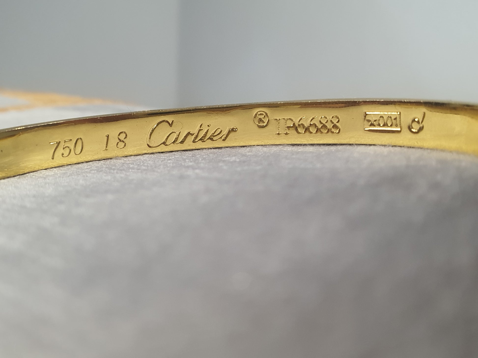 Luxury Gold Bangle with Sparkling Crystals for Women - Mux E Mart