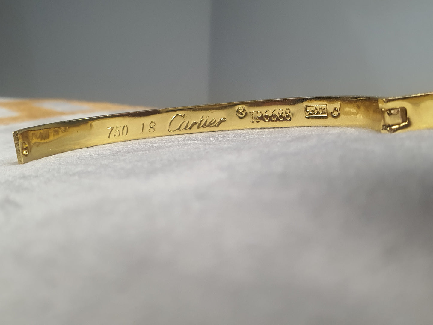 Luxury Gold Bangle with Sparkling Crystals for Women - Mux E Mart