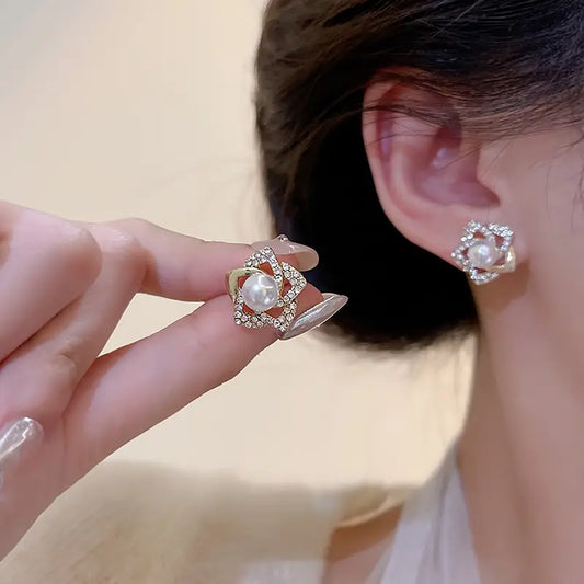 1 Pair Elegant Floral Design Stud Earrings for Women | Imitation Pearl, Versatile for Daily Wear & Parties | Zinc Alloy, Perfect for Spring Festival
